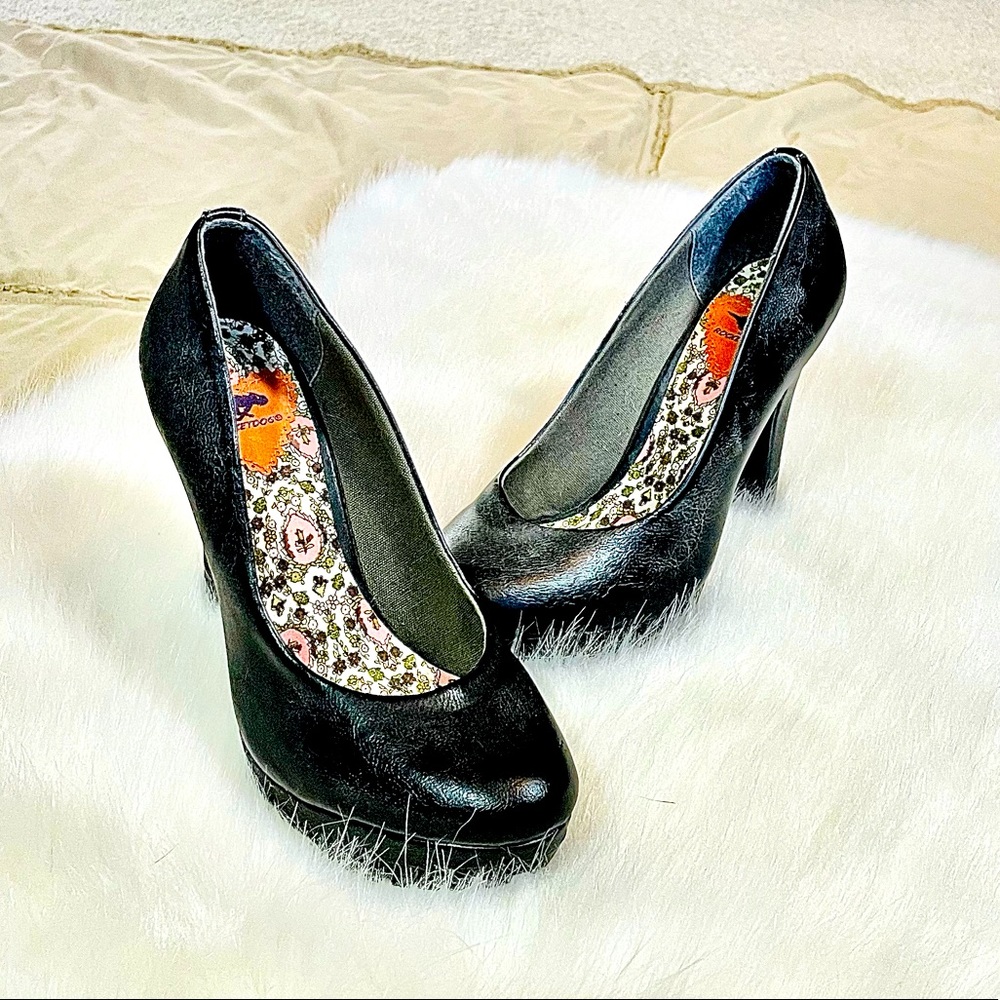 Rocket Dog black stilettos. Size 6.